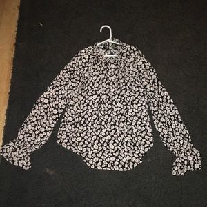 BRAND NEW NEVER BEEN WORN BUT DOES NOT HAVE TAGS